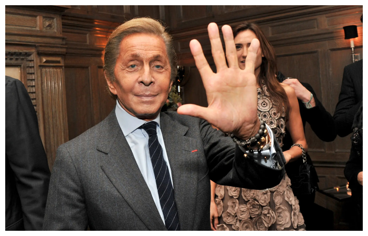 Designerul de modă italian Valentino a murit. Funeraliile au loc vineri, la Roma