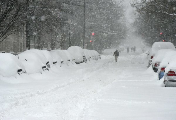 Caz șocant la Iași: O femeie a născut acasă, după ce ambulanța a rămas blocată în nămeți