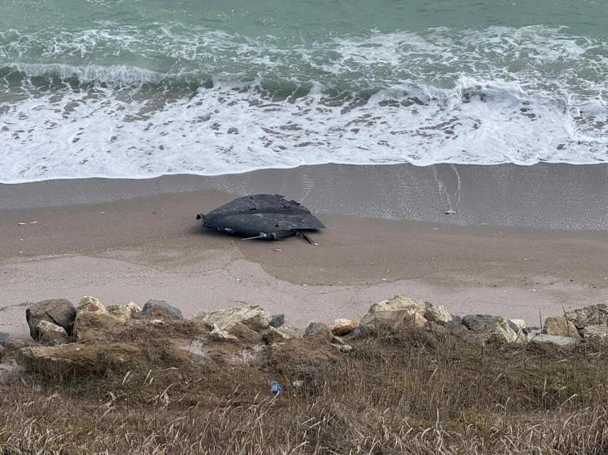 O dronă a fost descoperită între Costineşti şi Tuzla. Autoritățile sunt în alertă