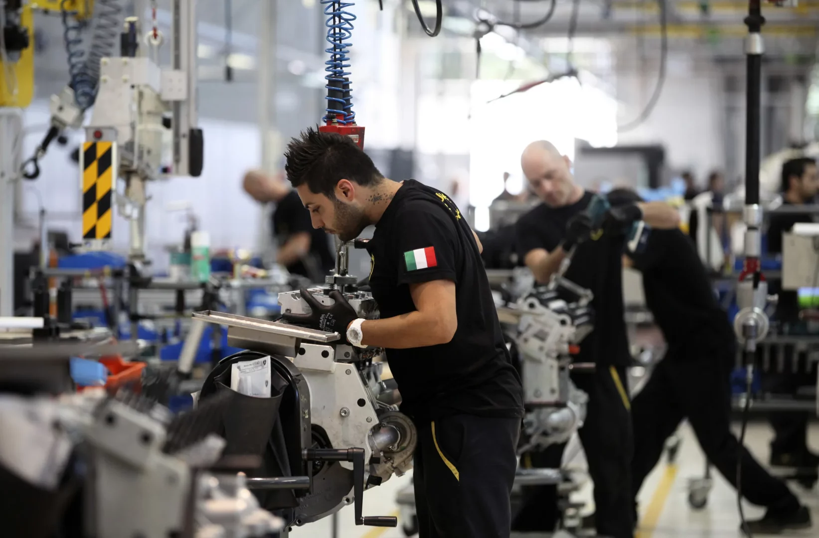 Top meserii căutate în Italia: 500.000 de firme recrutează muncitori străini