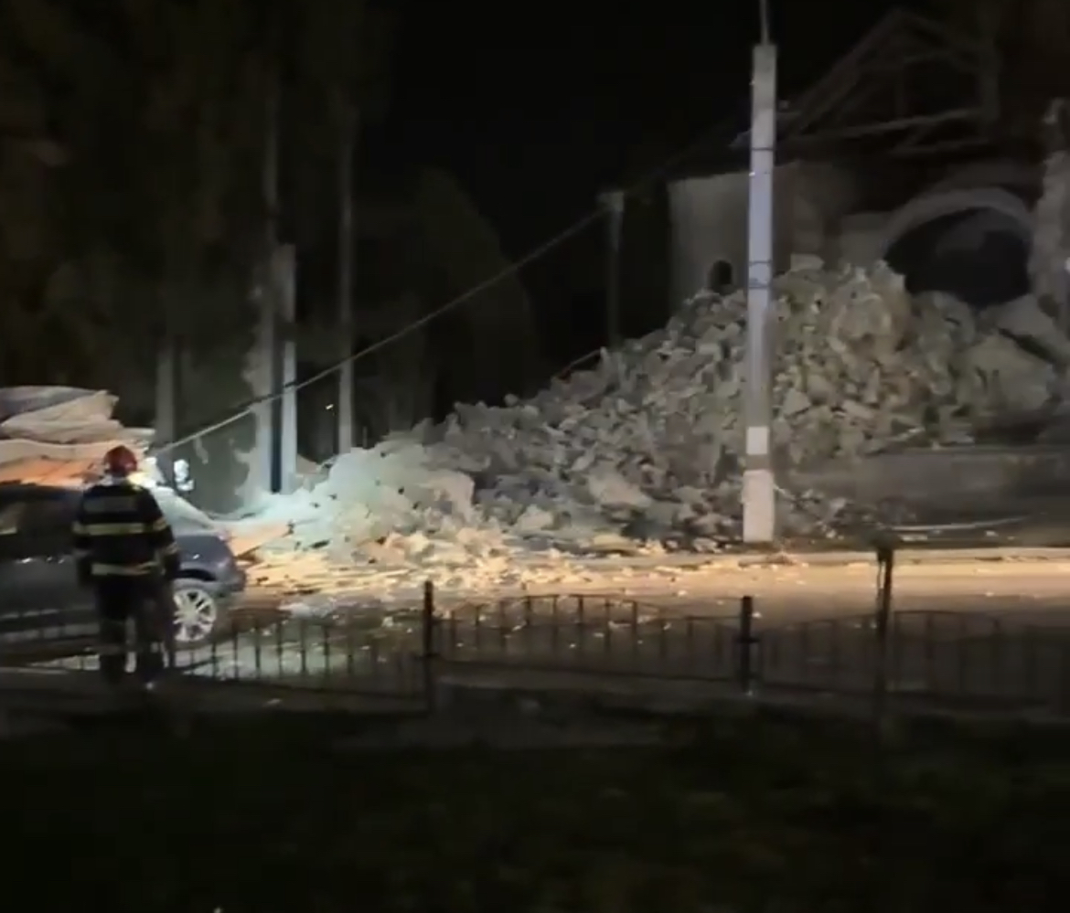 O polițistă a fost rănită după ce o biserică s-a prăbușit, în Sălaj