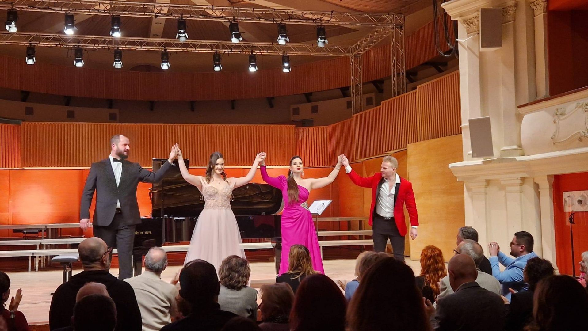 Tenorul ȘTEFAN von KORCH și invitații au celebrat iubirea în recitalul „Vivo per lei,” pe scena Filarmonicii de Stat din Sibiu 