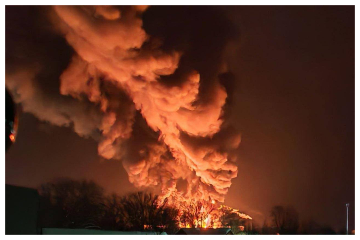 Rusia declară că a distrus 113 drone ucrainene. O rafinărie de petrol în flăcări VIDEO