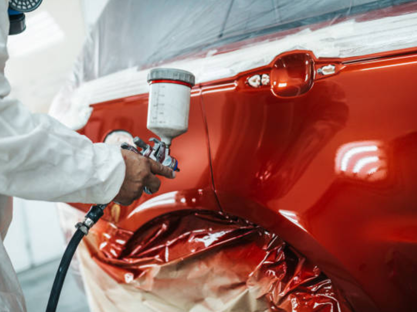 Vrei o mașină ca nouă? Iată cât costă și care sunt factorii care influențează prețul final dacă o vopsești profesional