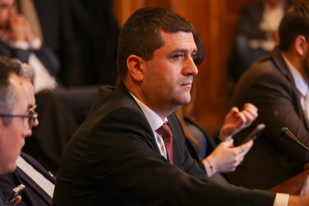 De râsul copiilor! Miruță a scăpat de moțiune, dar va fi chemat să-și dea corigența la matematică. ”Vă spun un singur lucru, în două cuvinte: aveți zero șanse”