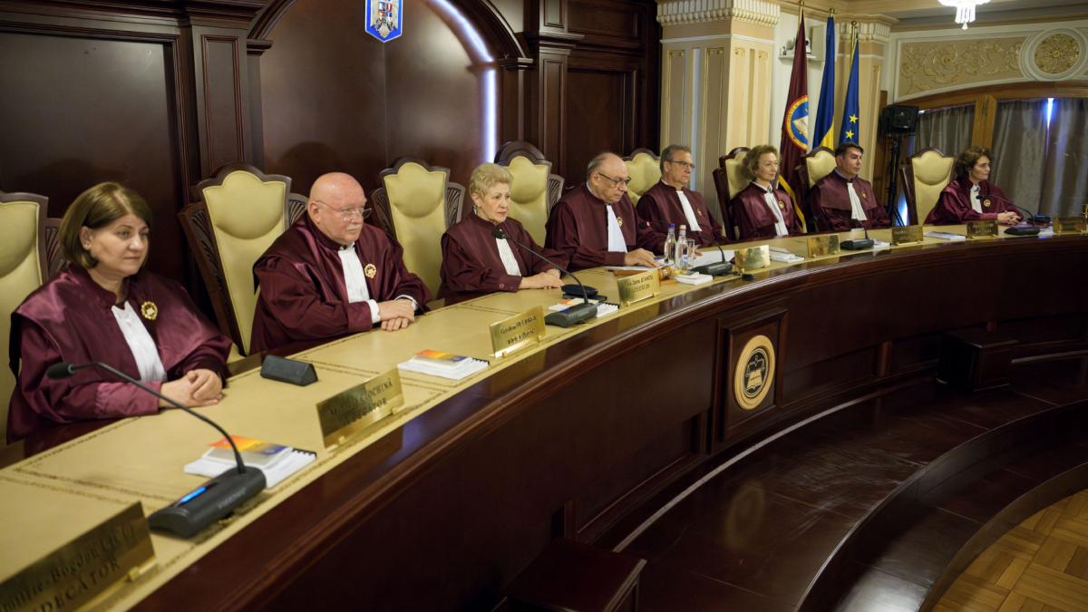 CCR se întrunește a șasea oară pentru a da verdictul pe legea pensiilor magistraților. La cererea ÎCCJ, CCR ar putea sesiza CJUE