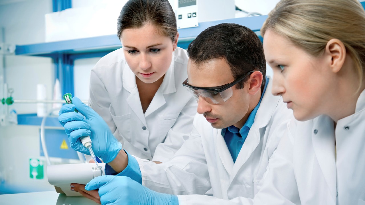 Ce salarii se câștigă în domeniul chimic. Câți bani primește un laborant sau un inginer chimist