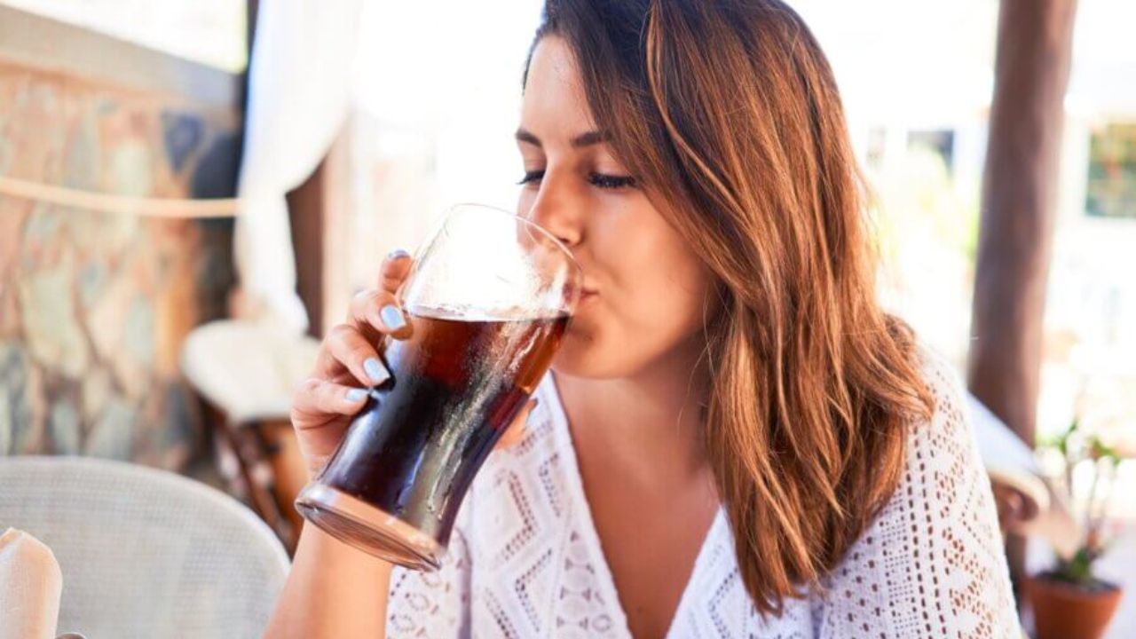 Adevărul despre băuturile carbogazoase fără zahăr. Ce trebuie să știi înainte de a le consuma zilnic