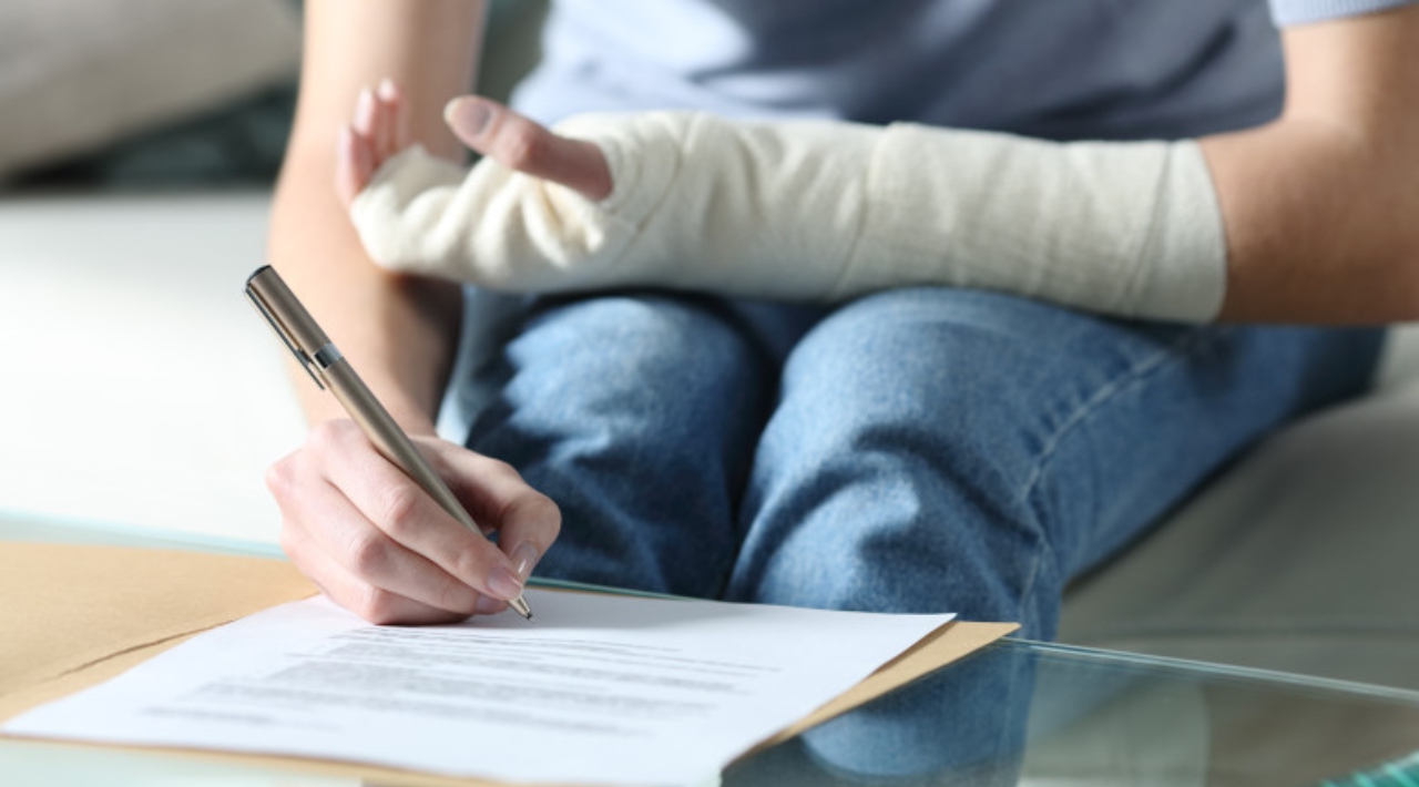 Situațiile în care un angajat poate fi dat afară în timpul concediului medical. Ce spune legea