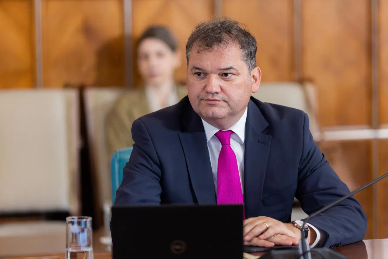 Proiectul de OUG pentru reforma în administrație a fost publicat de Ministerul Dezvoltării. Tăieri de posturi și plafon maxim pentru salarii, printre prevederi