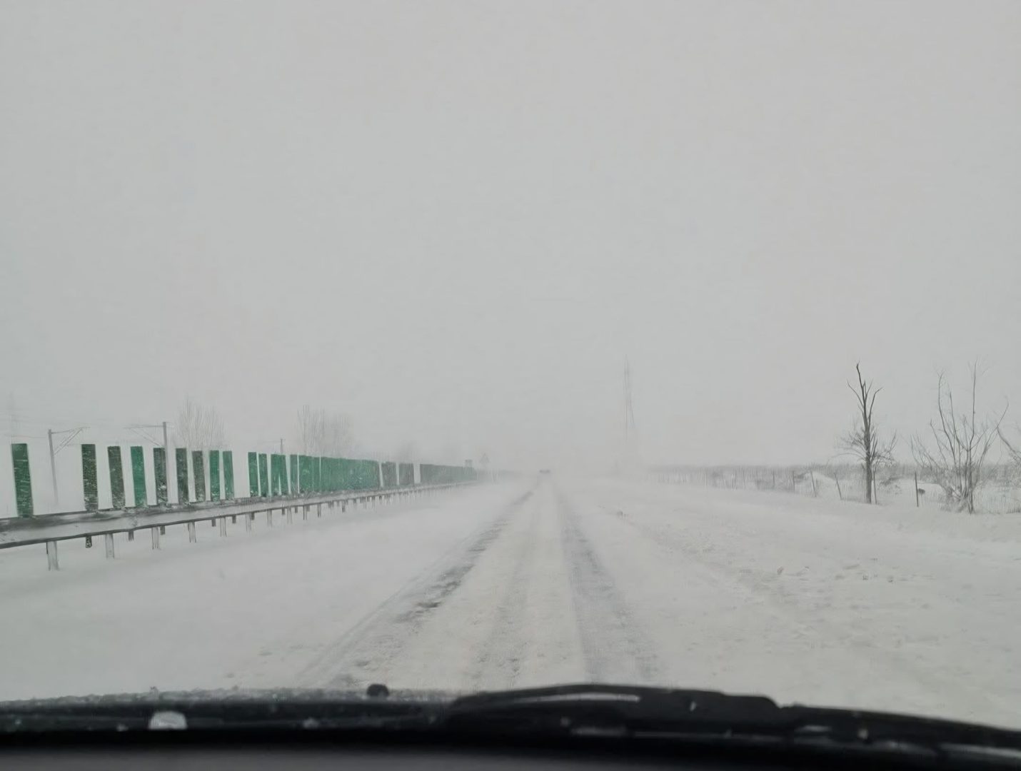 Iarna face ravagii în România. Mai multe drumuri sunt închise din cauza viscolului și a nămeților