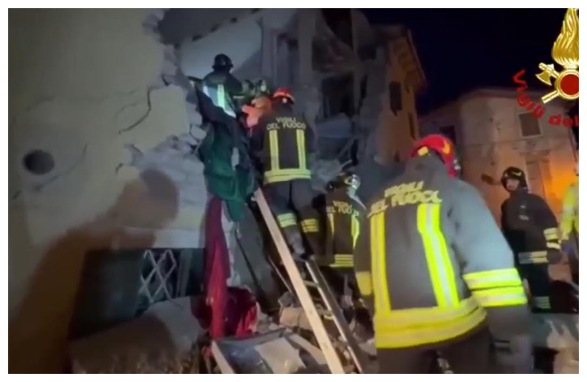 Explozie puternică în Italia. O persoană a murit, iar alte trei au fost rănite după ce o clădire cu trei etaje s-a prăbușit