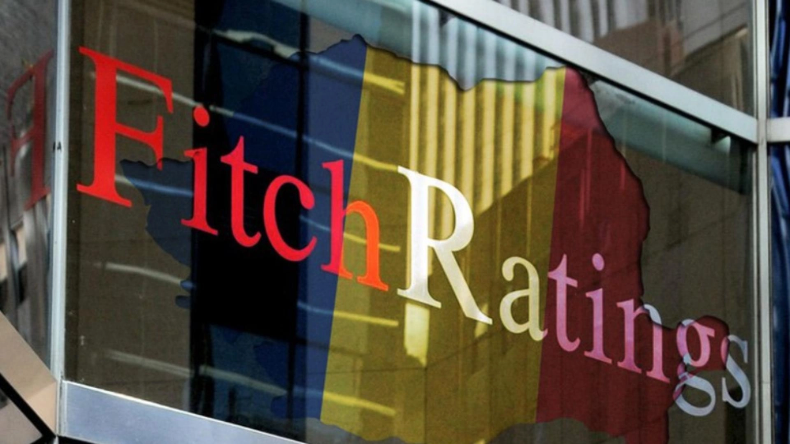 Fitch menţine ratingul României la BBB-, perspectivă negativă. „Riscuri din cauza tensiunilor din coaliţie”
