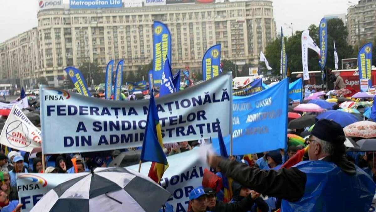 Reforma lui Bolojan amenință tăieri salariale în cadrul bugetarilor: „Așa-zisa reformă creează pârghiile pentru șefii de instituții de a concedia salariații incomozi”