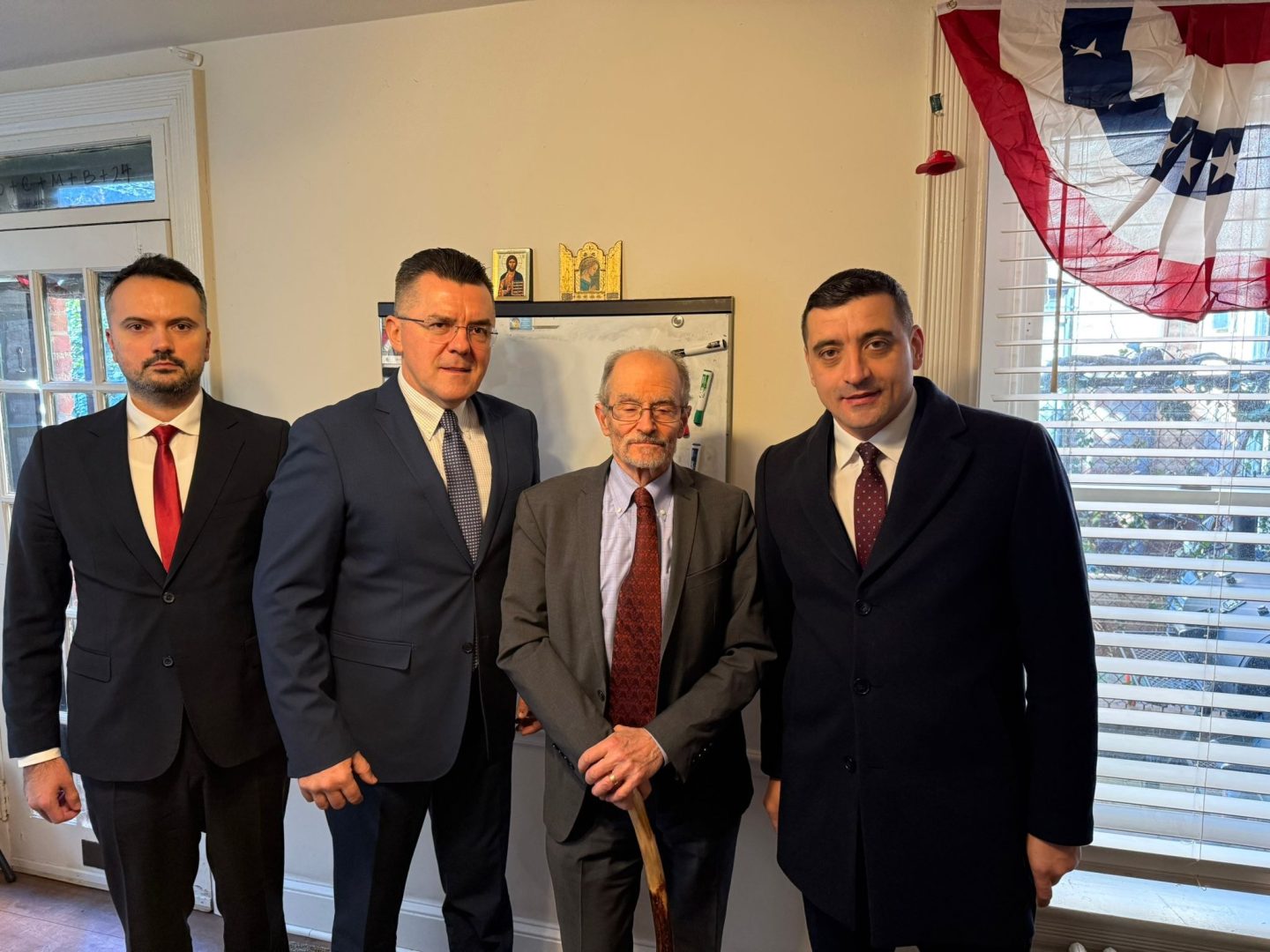 Fost ambasador al SUA, specialist în problemele ce vizează Rusia, explică de ce s-a întâlnit cu George Simion şi delegaţia AUR: „Nu înseamnă că sunt de acord cu ei. Nu e treaba americanilor pe cine aleg românii”