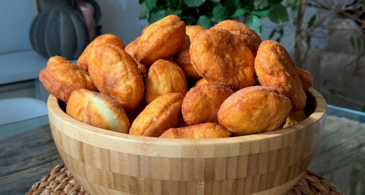 Gogoși super delicioase după rețeta autentică recomandată de Cosânzene. Se fac foarte ușor și sunt porția de răsfăț pe care ți-o dorești mereu!