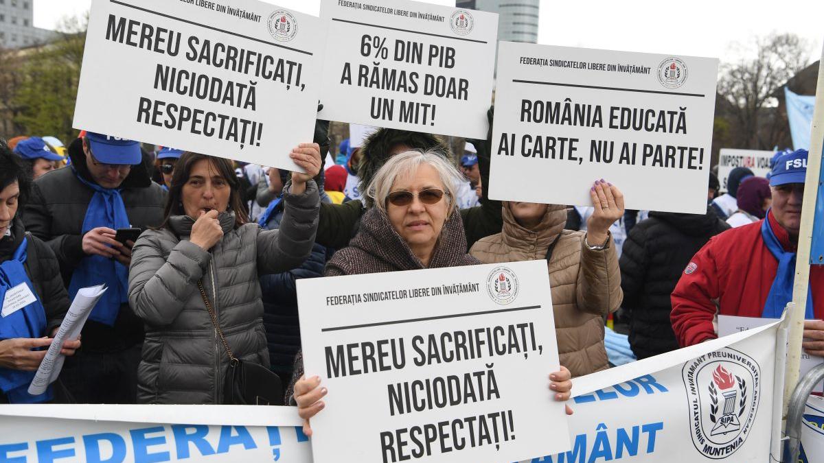 Protest al profesorilor la Cotroceni: Şcoală săracă – Ţară needucată