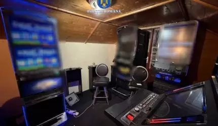 Și-a făcut sală de păcănele în propria casă! Mascaţii l-au săltat cu tot cu aparate. Cetățeanul nu a apucat nici să câștige jackpotul