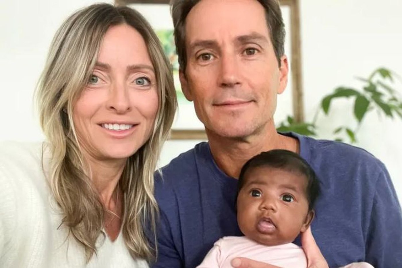 Femeie care a apelat la fertilizare in vitro a născut un copil de altă etnie. Spitalul, acuzat că a încurcat embrionii