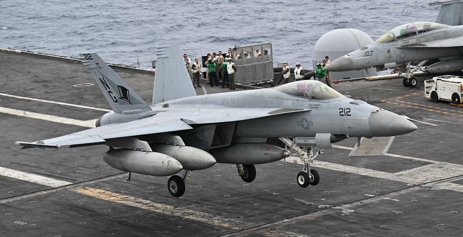 Dronă iraniană, doborâtă de un avion de vânătoare american în timp ce se îndrepta spre portavionul USS Lincoln. Trump amenință regimul de la Teheran cu acțiuni militare