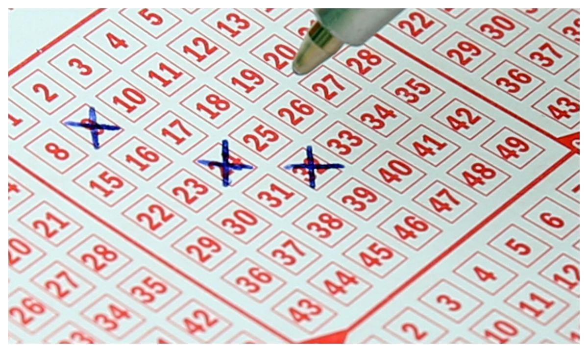 Câștigătorul premiului cel mare la Loto, obligat de judecători să-l împartă cu prietenul său. Motivul este incredibil