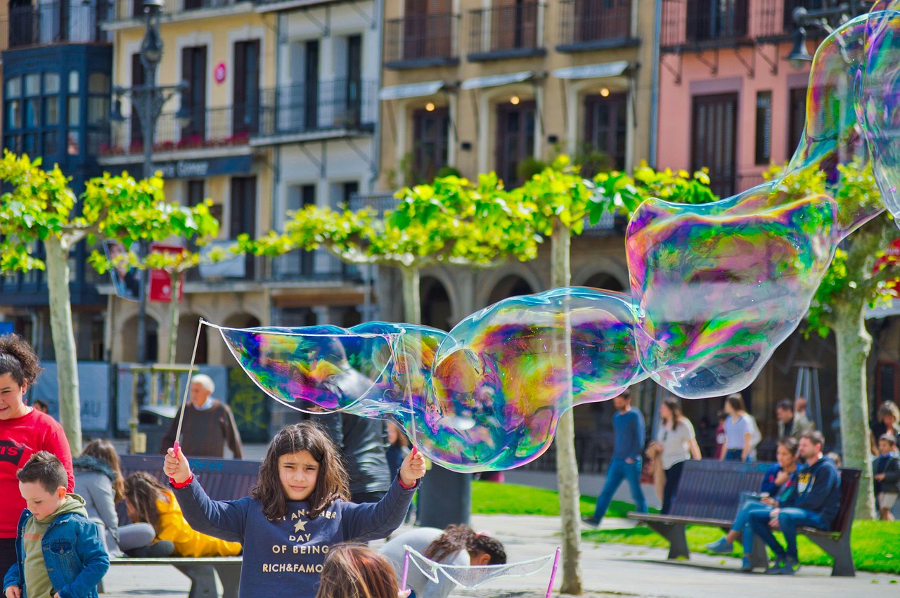 Vești bune pentru românii din Spania. Fiecare copil va primi o alocație de 200 de euro, care sunt condițiile