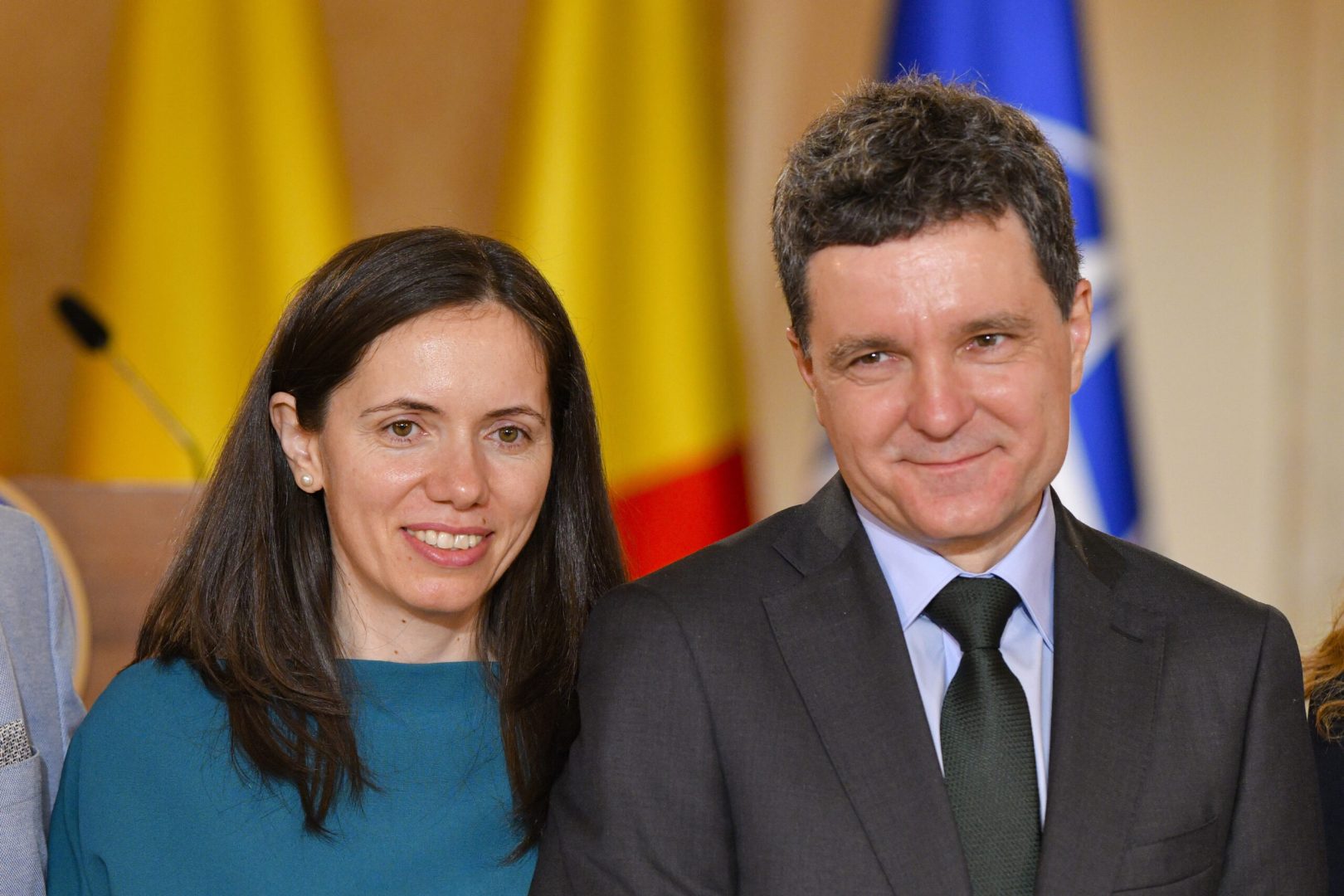 Povestea de iubire dintre Nicușor Dan și Mirabela Grădinaru. De la o întâlnire în club la o familie unită