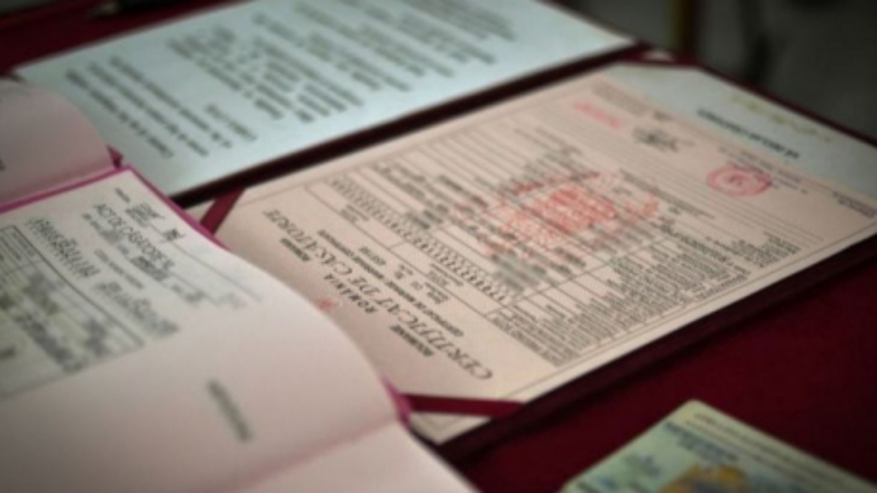 Cum poate fi schimbat numele de familie sau prenumele. În ce condiții se poate depune cererea