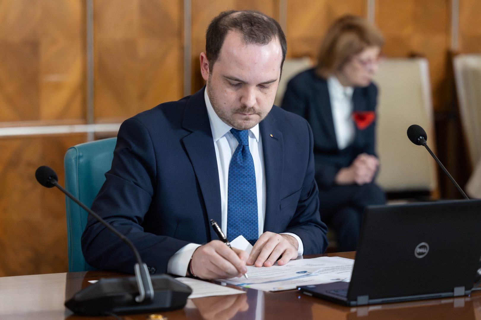 Revoltă în Guvernul Bolojan. Ministrul Sănătăţii: Nu susţin tăierea salariilor cu 10%