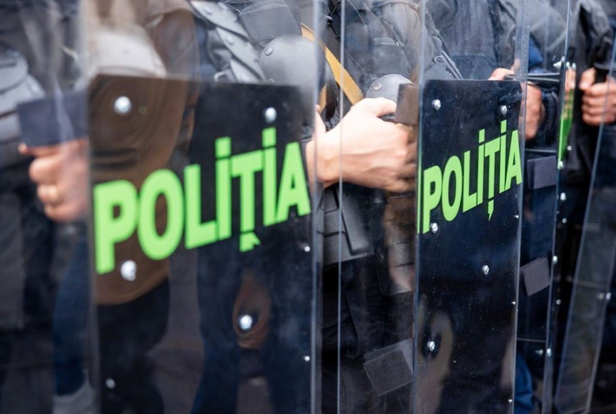 Polițiștii fac scandal la Guvern, nu acceptă tăieri de salarii și majorarea vârstei de pensionare: „Bolojan este un monstru care vrea doar să pună taxe. Este o ticăloșie ce face!”