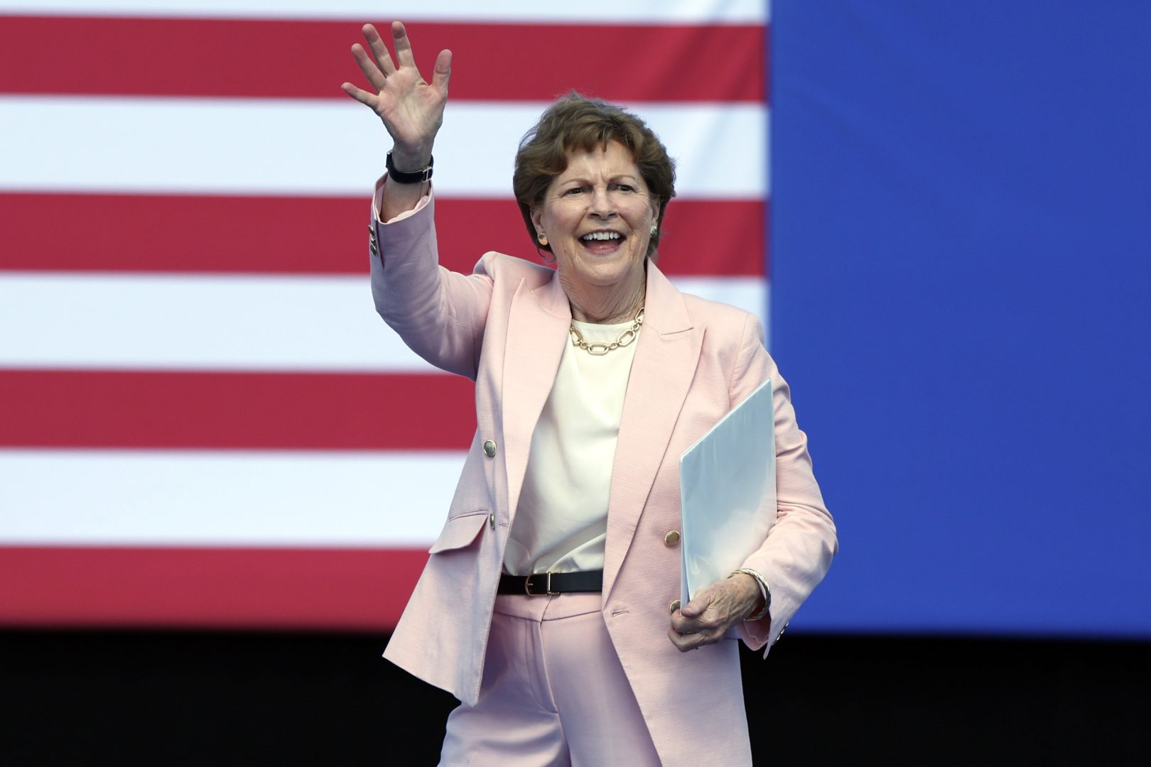 O senatoare americană demolează raportul Comisiei juridice din Camera Reprezentaților referitor la interferența Comisiei Europene în alegerile prezidențiale din România: „Un document ideologic partizan căruia nimeni nu îi acordă atenție în sistemul de apărare din SUA”