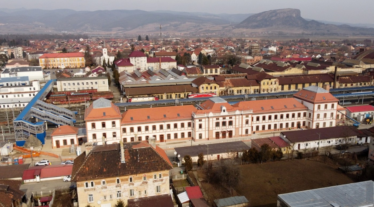 Orașul din România care dă 1.000.000 de euro pe salarii și 750.00 de euro pe ajutoare sociale. 100 de oameni, angajați la primărie