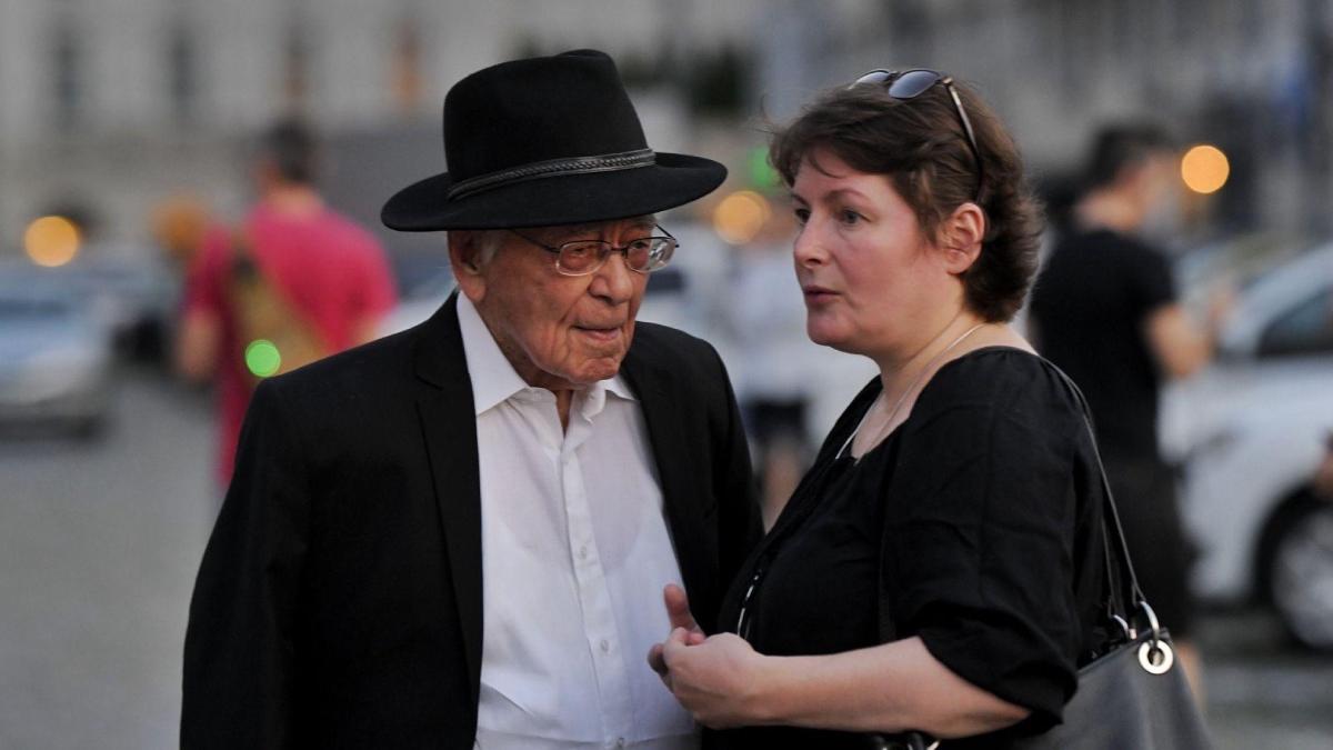 Copiii lui Mihai Şora o dau în judecată pe văduva tatălui lor pentru moştenire. Ce avere îşi dispută urmaşii filosofului decedat în urmă cu trei ani, la vârsta de 106 ani