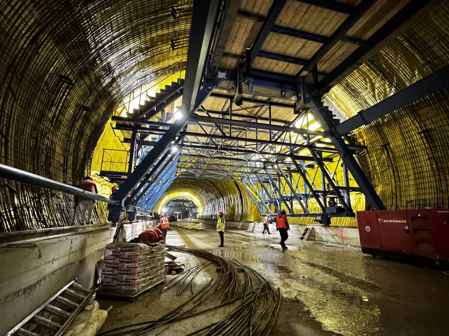 Cum arată cel mai mare tunel de autostradă din România. Anul acesta ar trebui finalizate lucrările