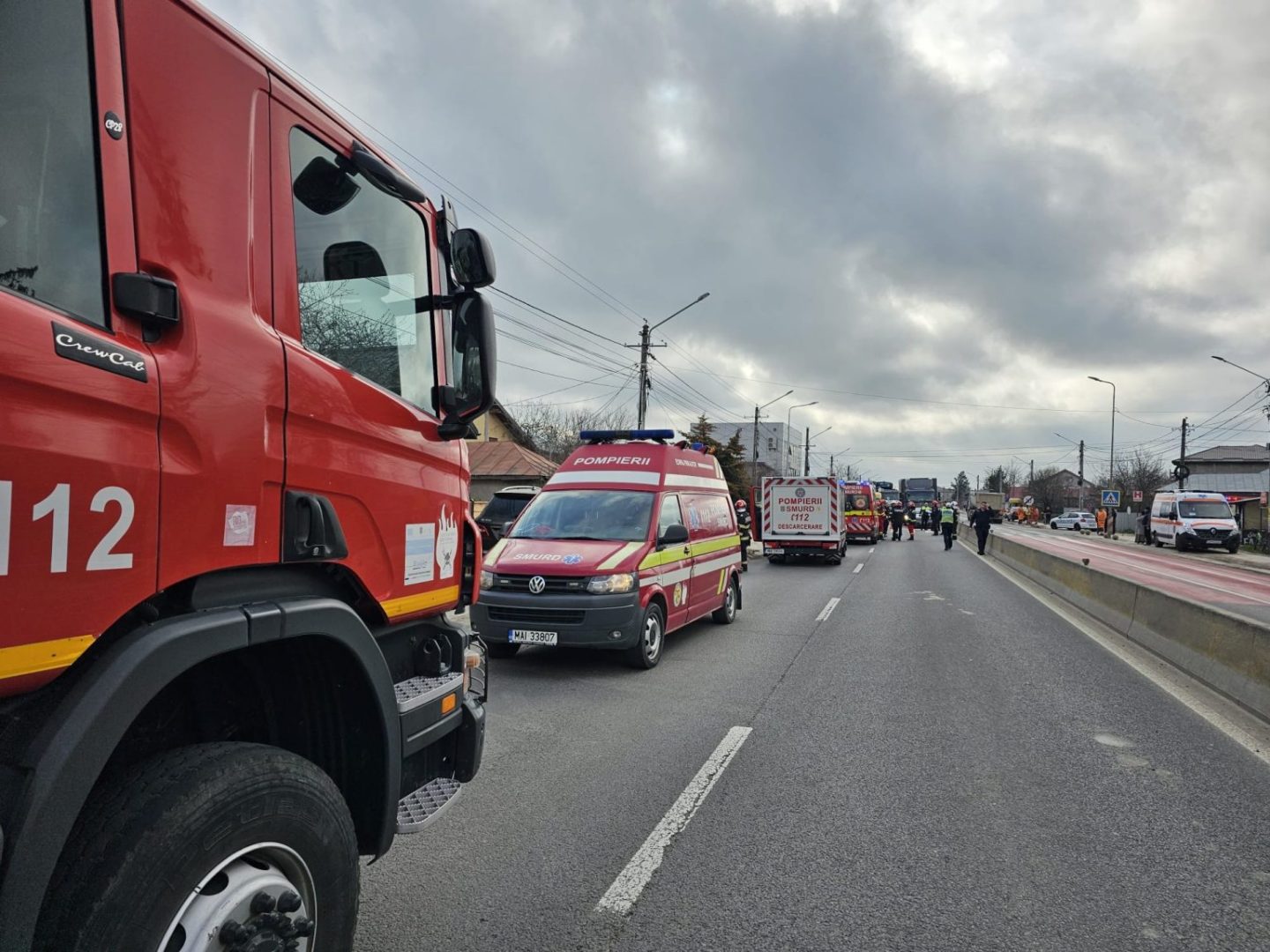 Planul Roșu de Intervenție după un accident în Tărtășești. Mai mulți elevi au fost răniți după ce un microbuz școlar a fost lovit de un TIR