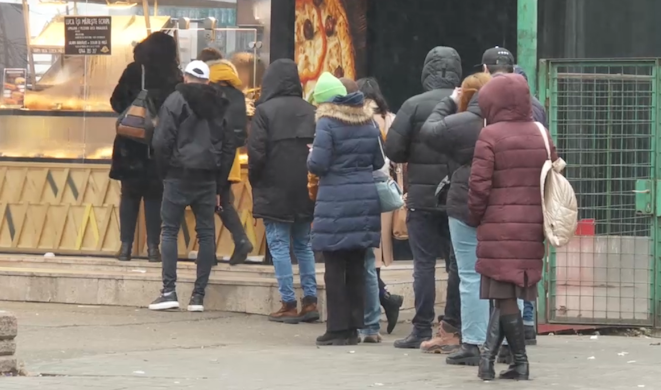 STUDIU: Românii refuză să mai mănânce la restaurante. Patiseria începe să ocupe un loc tot mai important în meniul zilnic