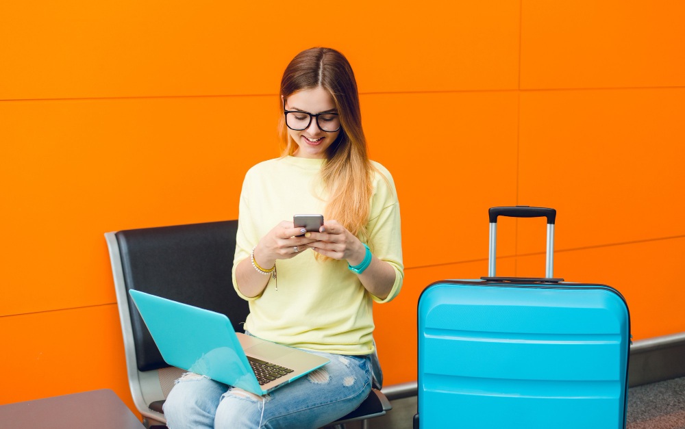 Cum să eviţi costurile uriaşe de roaming în vacanţă în 2026