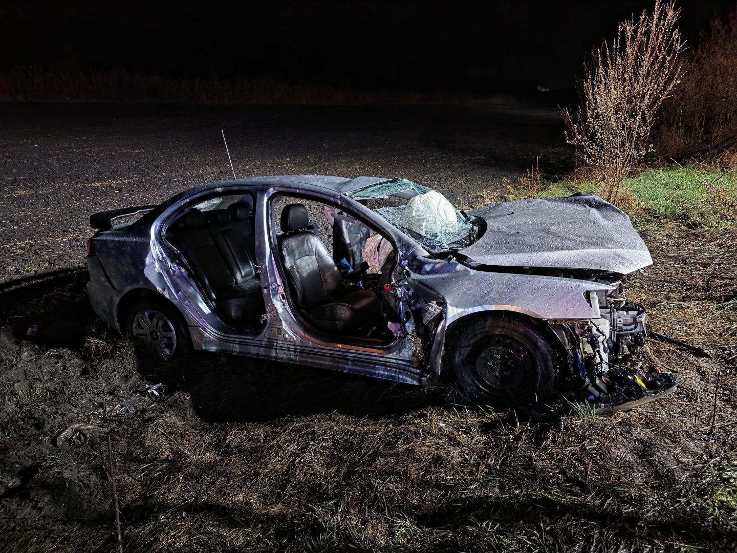 Accident de cod roşu: cinci perosane încarcerate după coliziunea dintre două maşini