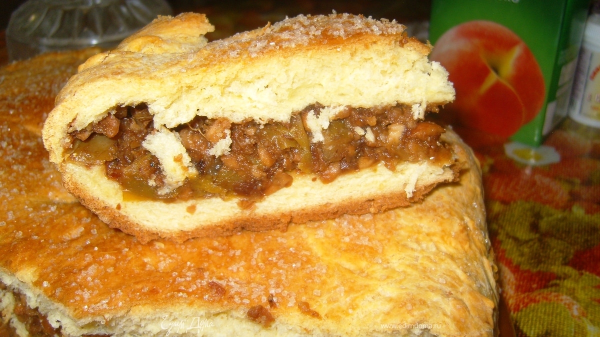 Cum prepară rusoaicele delicioasa plăcintă cu fructe uscate și halva. Desertul ideal pentru Postul Paștelui