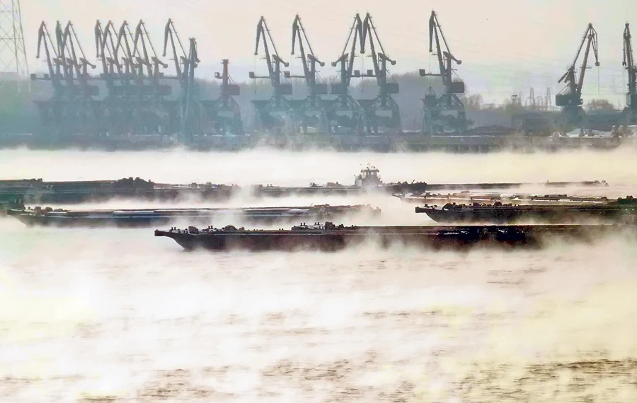 Dunărea „fierbe” la Galați! Fenomenul natural rar care a uimit sute de localnici