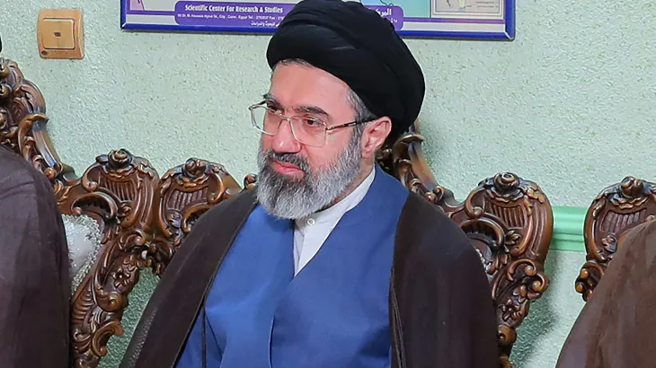 Liderul Suprem al Iranului ar fi în comă: Mojtaba Khamenei se află la terapie intensivă și nu știe că a fost numit în locul tatălui său