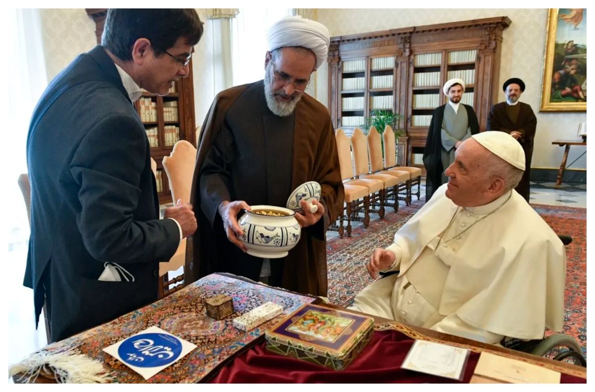 Ali Khamenei are deja un urmaş: Ayatollahul Alireza Arafi va conduce Iranul