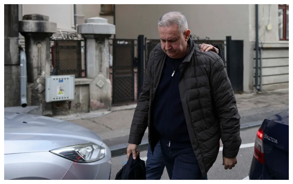 Şeful ARR, reținut de DNA. 500.000 de euro au fost găsiți de procurorii DNA la percheziții