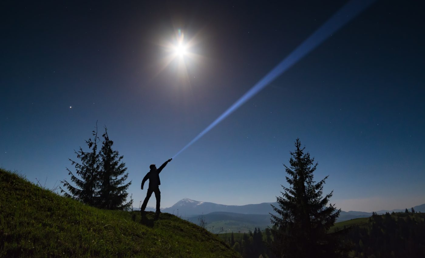 Întâlnirea COSMICĂ dintre Mercur retrograd şi Nodul lunar Nord aprinde focul DESTINULUI. Ce paşi karmici importanţi are de făcut fiecare zodie