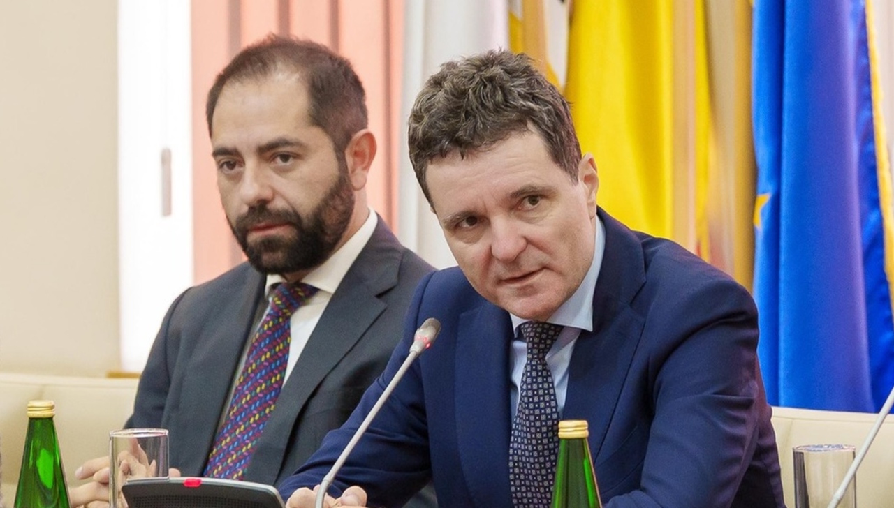 Radu Burnete spune că motorina poate depăși 10 lei/litru, dar se opune plafonării: „Atunci chiar cred că există riscul unei penurii” / Scenariile analizate la Cotroceni