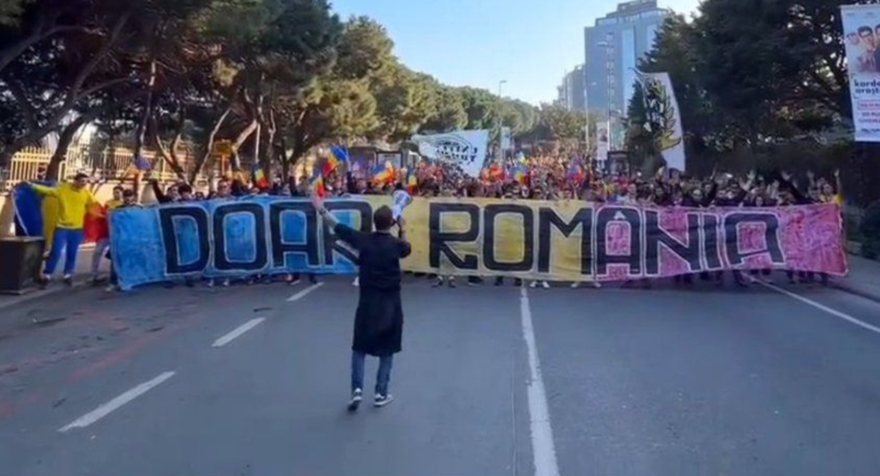 ”Doar România!”. Peste 6.000 de fani ai ”tricolorilor” la Istanbul, pentru meciul decisiv contra Turciei. IMAGINI SENZAȚIONALE cu românii care vor susține din tribună naționala antrenată de Mircea Lucescu