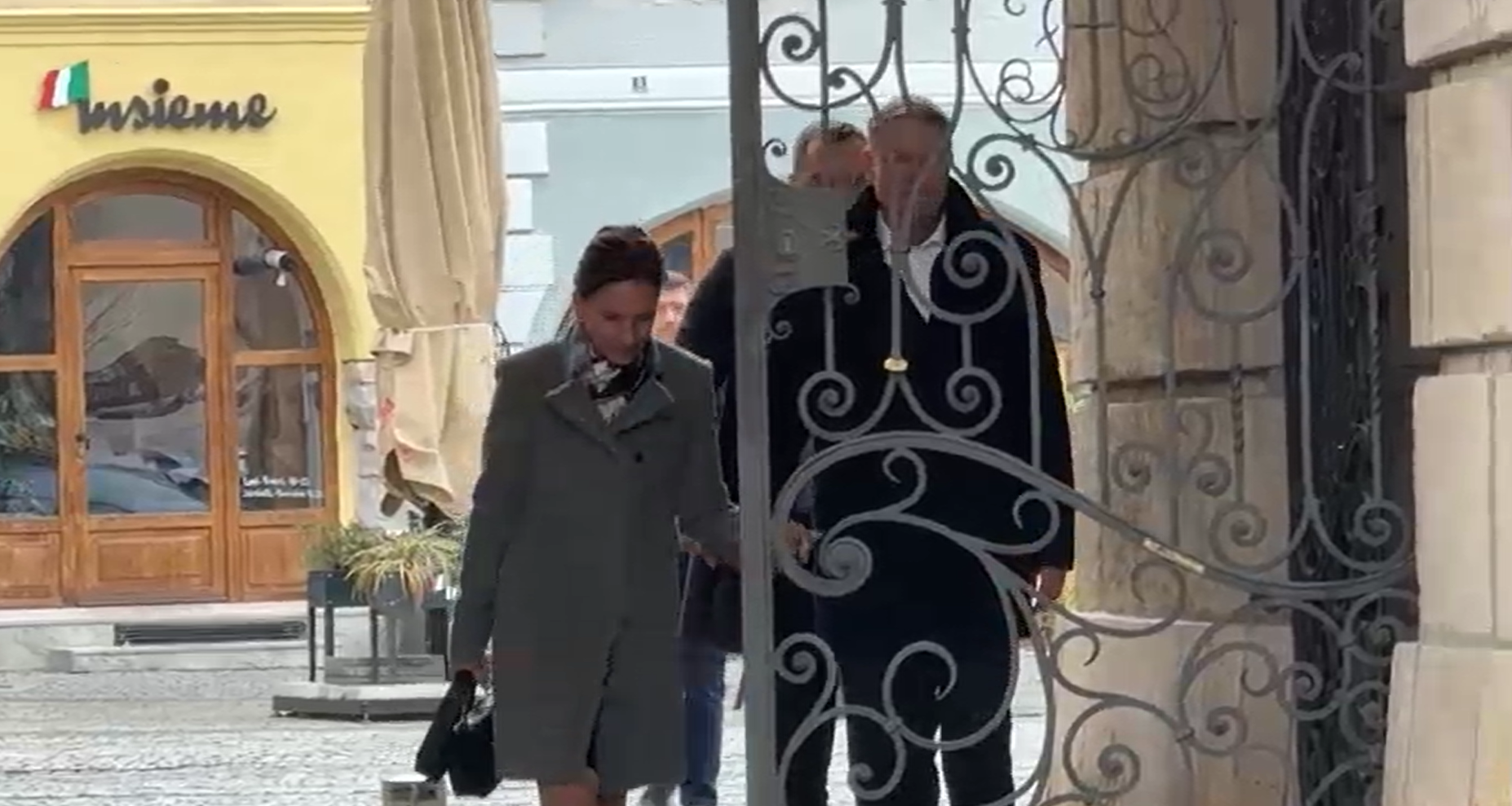 Klaus Iohannis, apariţie rară de Floriile catolice. Fostul preşedinte a dispărut din spaţiul public după conflictul cu ANAF