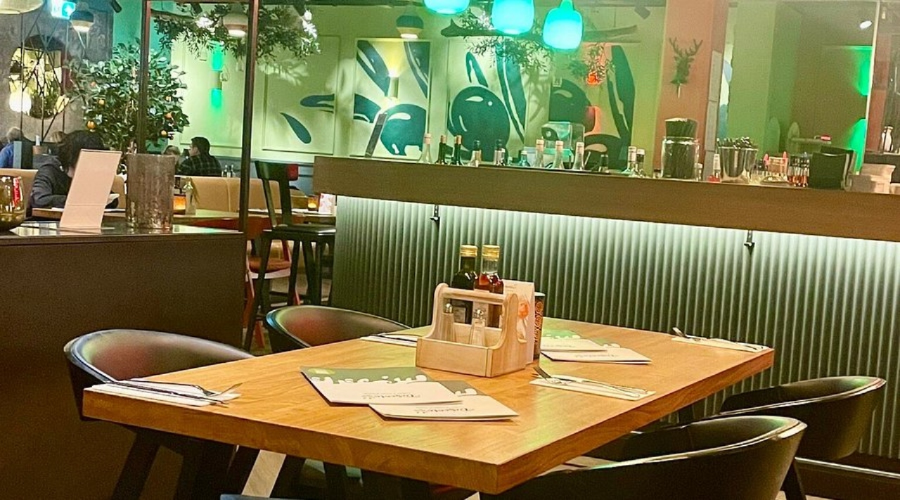 Fără plăți cash la restaurant! Unde și de când se va întâmpla asta