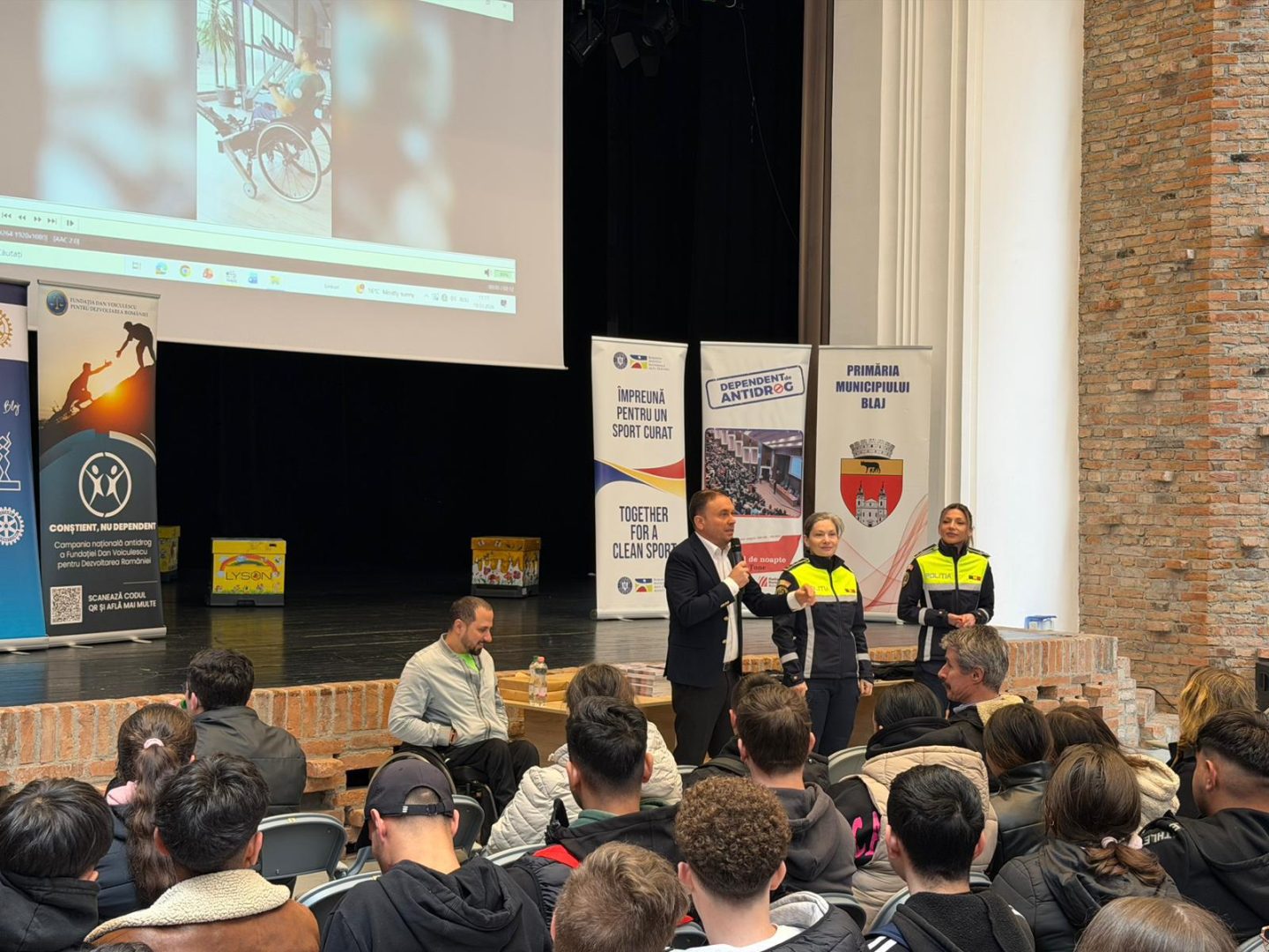 Campania naţională antidrog. Mii de elevi mobilizaţi în acţiunea „Conștient, nu dependent”