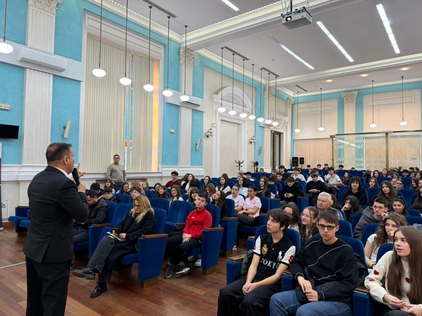 Explozie a consumului de droguri în România! Semnal de alarmă tras la Craiova în cadrul campaniei antidrog „Conștient, nu dependent”